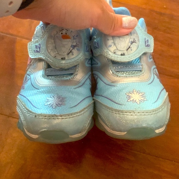 Disney Frozen Little Girl’s light up Sneakers EUC - Picture 6 of 9